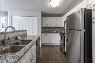 ReNew Town Center in Eden Prairie, MN - Building Photo - Interior Photo