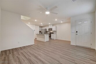 6927 Stafford Hl St in Las Vegas, NV - Building Photo - Building Photo