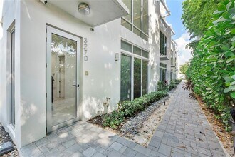 3270 NE 15th St in Pompano Beach, FL - Building Photo - Building Photo