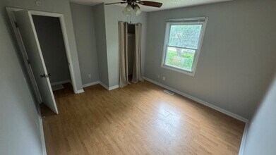 204 Avondale Ave, Unit B in Champaign, IL - Foto de edificio - Building Photo