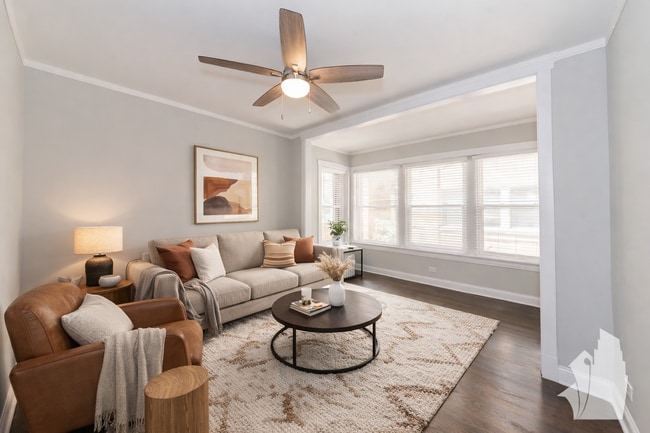 property at 5061 N Damen Ave