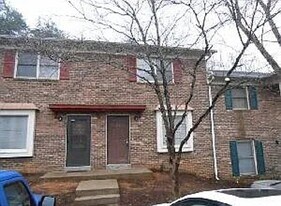 218 Royal Forest Ct in Winston-Salem, NC - Building Photo