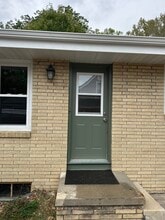 6036 Urbandale Ave in Des Moines, IA - Foto de edificio - Building Photo