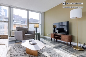 5600 N Sheridan Rd in Chicago, IL - Foto de edificio - Building Photo