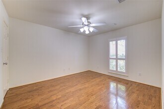 830 W Heights Hollow Ln in Houston, TX - Building Photo - Building Photo