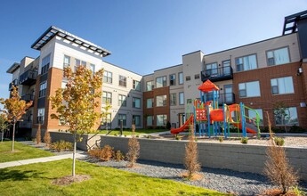 Grand Central Flats in Columbia Heights, MN - Foto de edificio - Building Photo