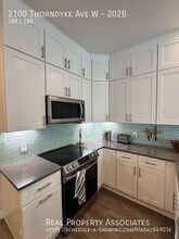 2100 Thorndyke Ave W in Seattle, WA - Building Photo - Building Photo