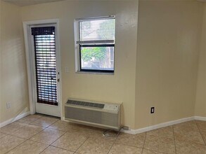 4481 W McNab Rd in Pompano Beach, FL - Foto de edificio - Building Photo