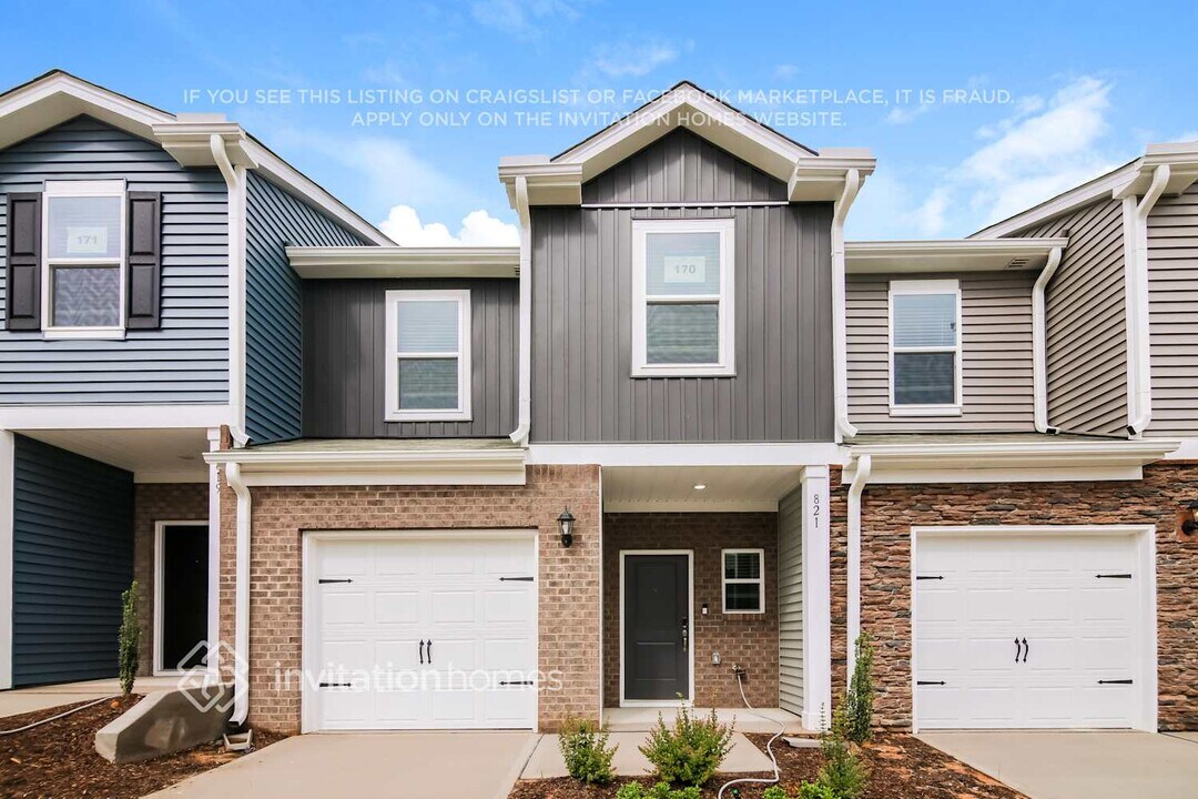 821 Holiday Pk Ln in Knightdale, NC - Building Photo