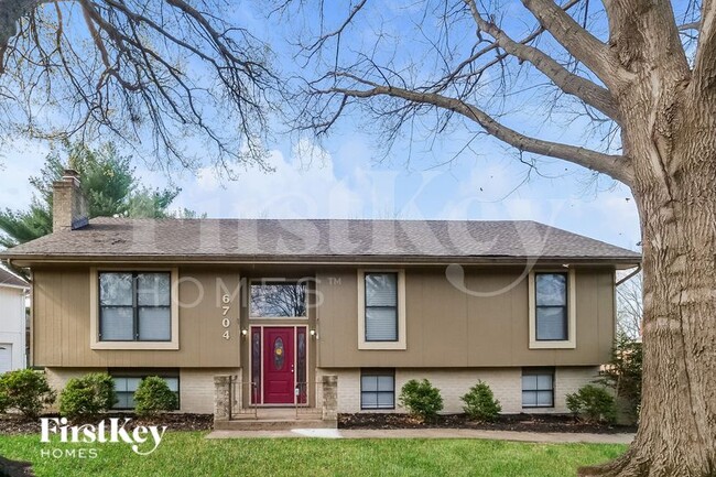 property at 6704 NW Mirror Lake Terrace