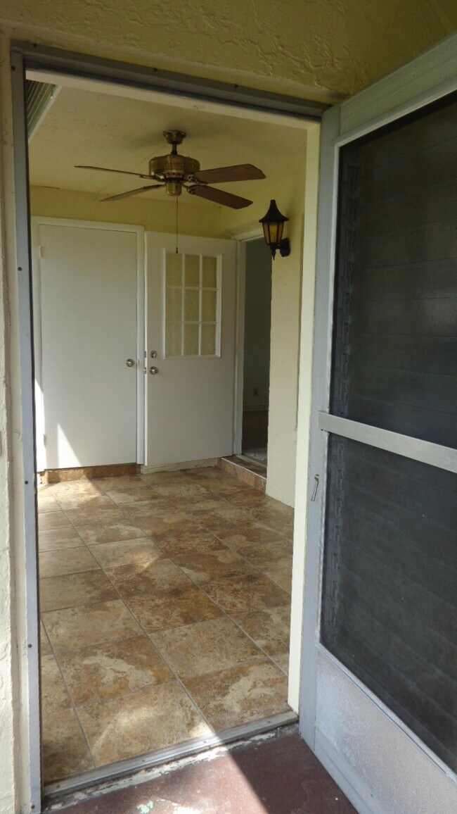 5883 La Paseos Dr in Greenacres, FL - Building Photo - Building Photo
