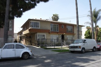 5408 Russell Ave in Los Angeles, CA - Building Photo - Building Photo