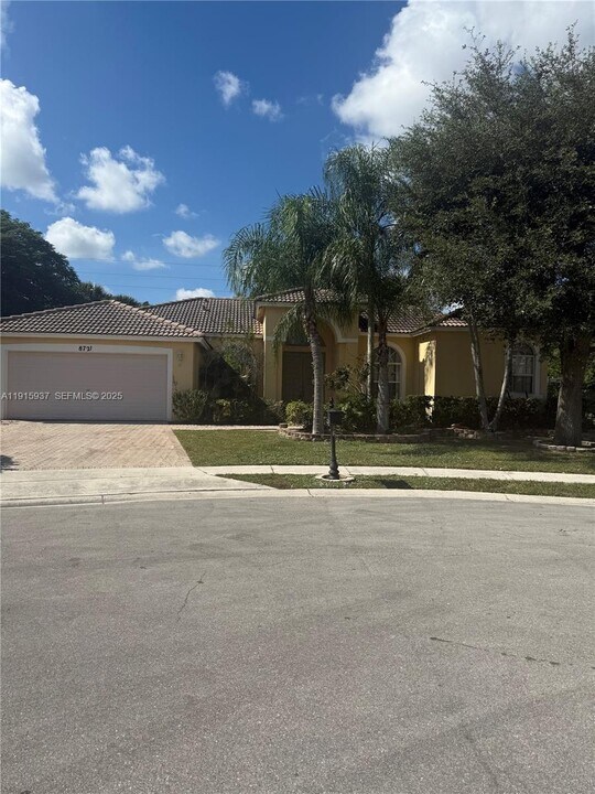 8721 Woodberry Ct in Wellington, FL - Building Photo