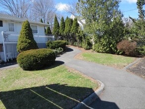 7 Brookdale St in Wolcott, CT - Building Photo - Building Photo