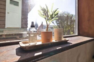 1613 Scott Pl, Unit Lower Unit in Bremerton, WA - Foto de edificio - Building Photo