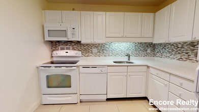 80 Monmouth St, Unit 101-714 in Brookline, MA - Building Photo - Building Photo