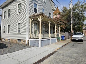 12 Tyler St in Newport, RI - Building Photo