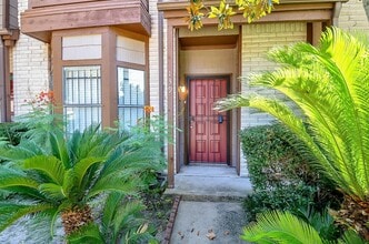 12300 Brookglade Cir in Houston, TX - Foto de edificio - Building Photo