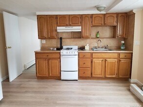608 E Penn St-Unit -Back in Long Beach, NY - Building Photo - Building Photo