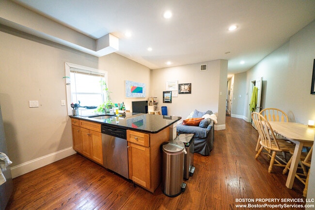 342 Centre St, Unit 1