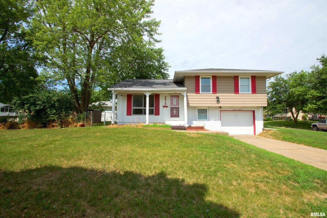 3618 18th St in Bettendorf, IA - Foto de edificio
