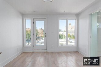 11-49-49 Welling Ct in Queens, NY - Building Photo - Building Photo