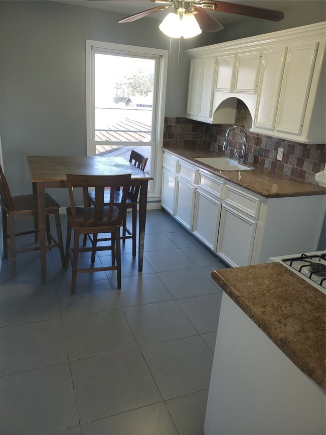 2010 Tyler St in Houston, TX - Building Photo - Building Photo