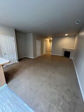 5883 SE 16th Lp in Gresham, OR - Building Photo - Building Photo