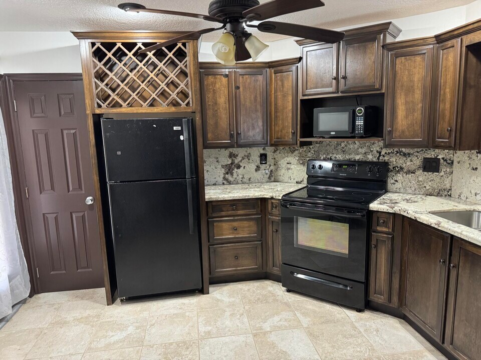 3 Greenway Village N in Royal Palm Beach, FL - Building Photo