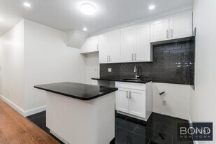 29-23 23rd Rd in Queens, NY - Building Photo