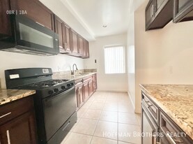 6335 Whitsett Ave in Los Angeles, CA - Building Photo