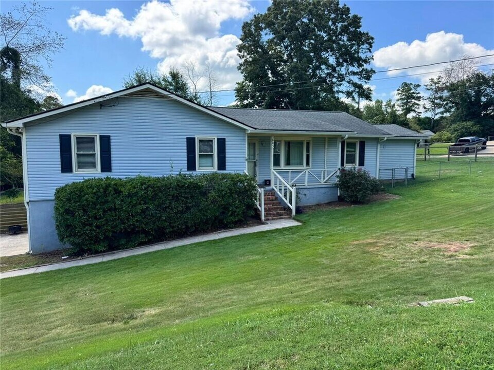 803 Santa Fe Trail in Woodstock, GA - Building Photo