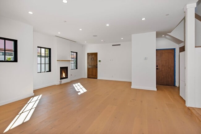 4285 Carpinteria Ave in Carpinteria, CA - Building Photo - Building Photo