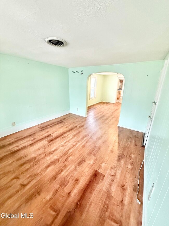 1575 Carrie St in Schenectady, NY - Building Photo - Building Photo