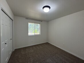 221 E St Andrews Dr in Shelton, WA - Building Photo - Building Photo