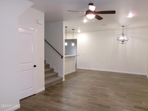 1060 Hoppas St, Unit B in El Paso, TX - Building Photo - Building Photo