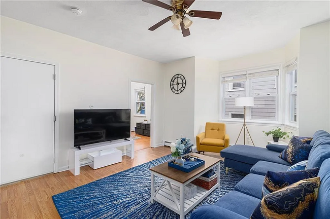56 Doyle Ave, Unit #1 in Providence, RI - Foto de edificio - Building Photo