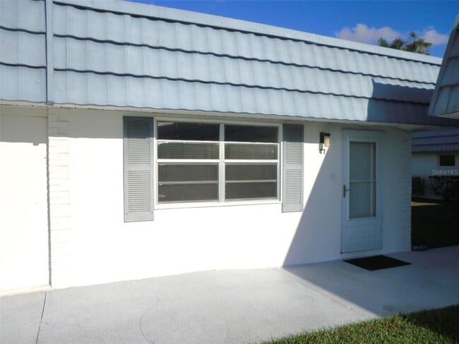 1901 Andover Way in Sun City Center, FL - Building Photo - Building Photo