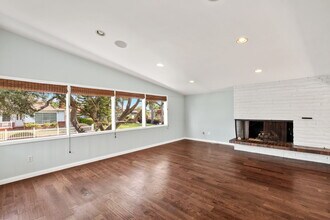 420 Vía Los Miradores in Redondo Beach, CA - Building Photo - Building Photo