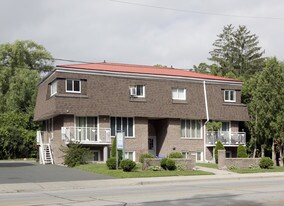 Oakington Place in Burlington, ON - Building Photo