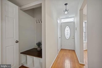 8552 Southlawn Ct in Alexandria, VA - Building Photo - Building Photo