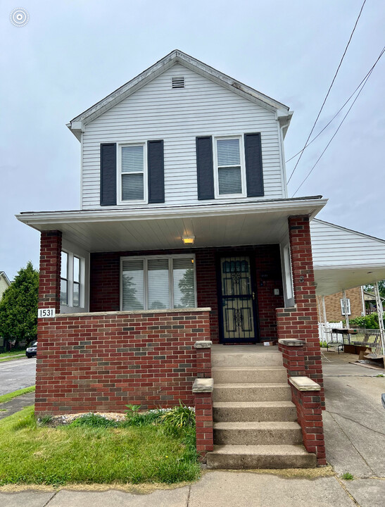 1531 State St in Steubenville, OH - Foto de edificio