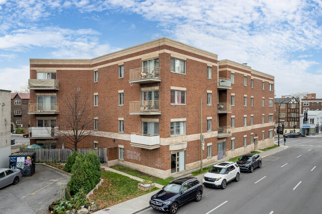 Le Girouard St-Luc in Montréal, QC - Building Photo - Building Photo