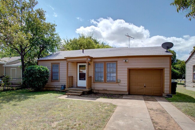 427 Marengo St in Cleburne, TX - Building Photo - Building Photo