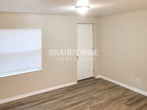 9313 N 20th St in Tampa, FL - Foto de edificio - Building Photo