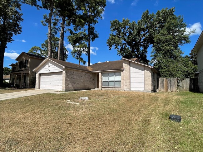 11019 Almond Grove in Humble, TX - Foto de edificio - Building Photo