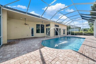 511 SW Squire Johns Ln in Palm City, FL - Building Photo - Building Photo