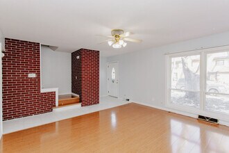 612 Maple Ct in Mount Prospect, IL - Building Photo - Building Photo