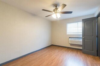 1505 W Lovers Ln in Arlington, TX - Building Photo - Building Photo