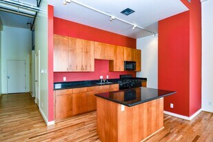 915 Franklin St in Houston, TX - Building Photo